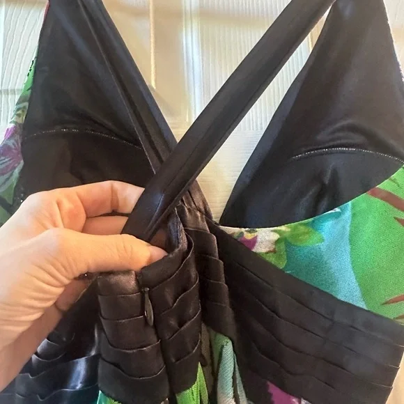 Floral Gown​​​​​ - Picture 6 of 7